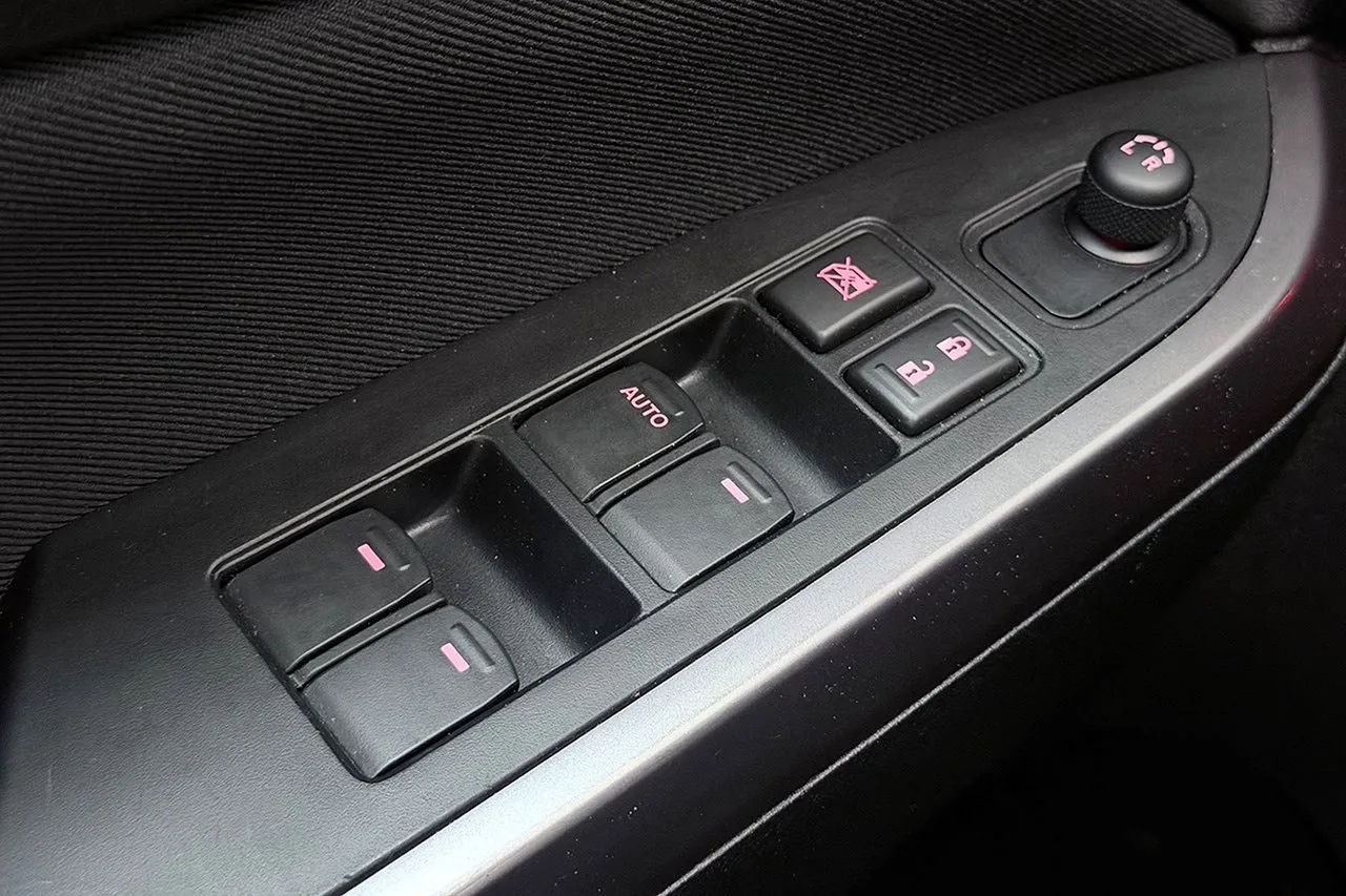 Vehicle image 27