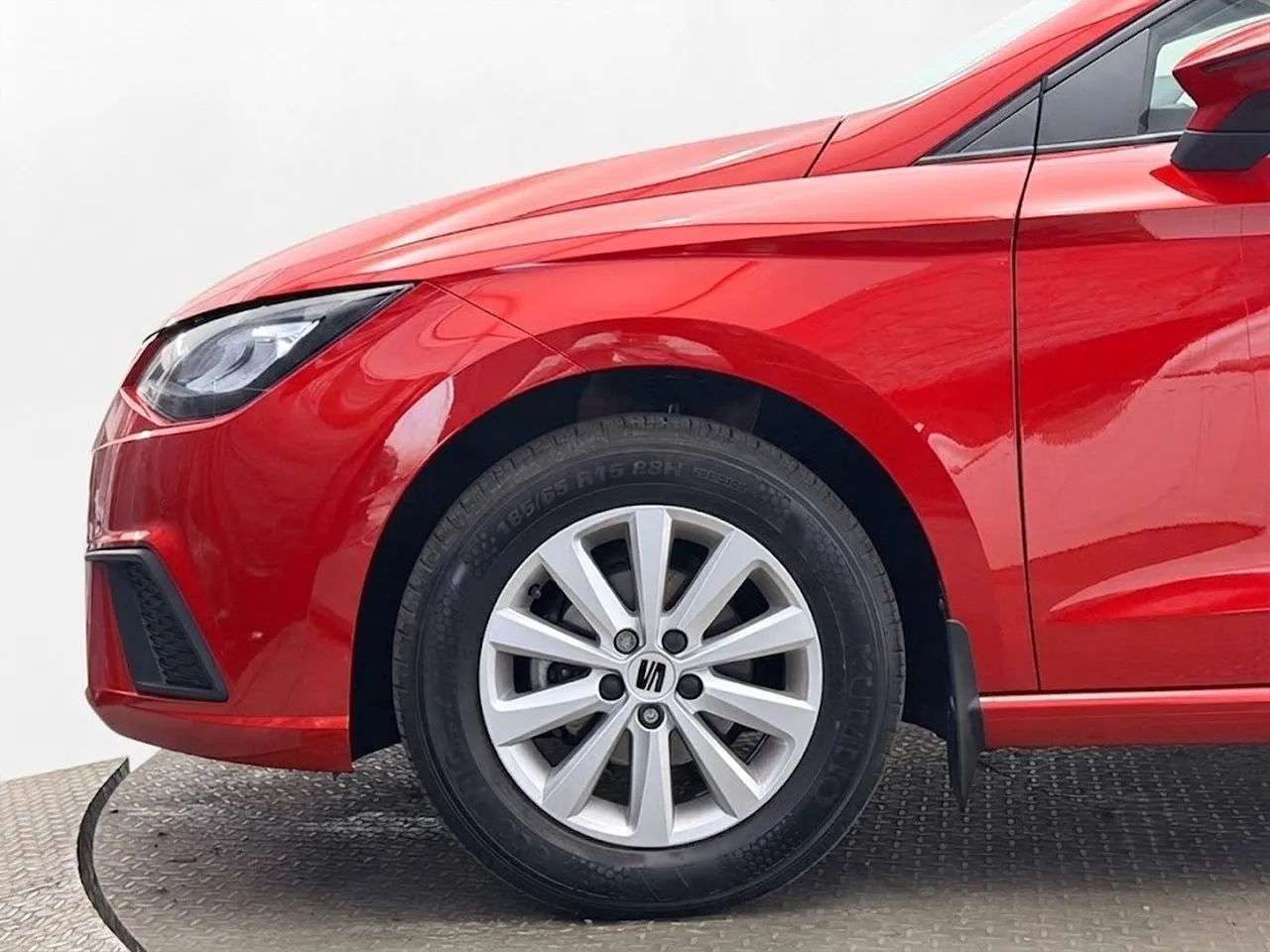 Vehicle image 10