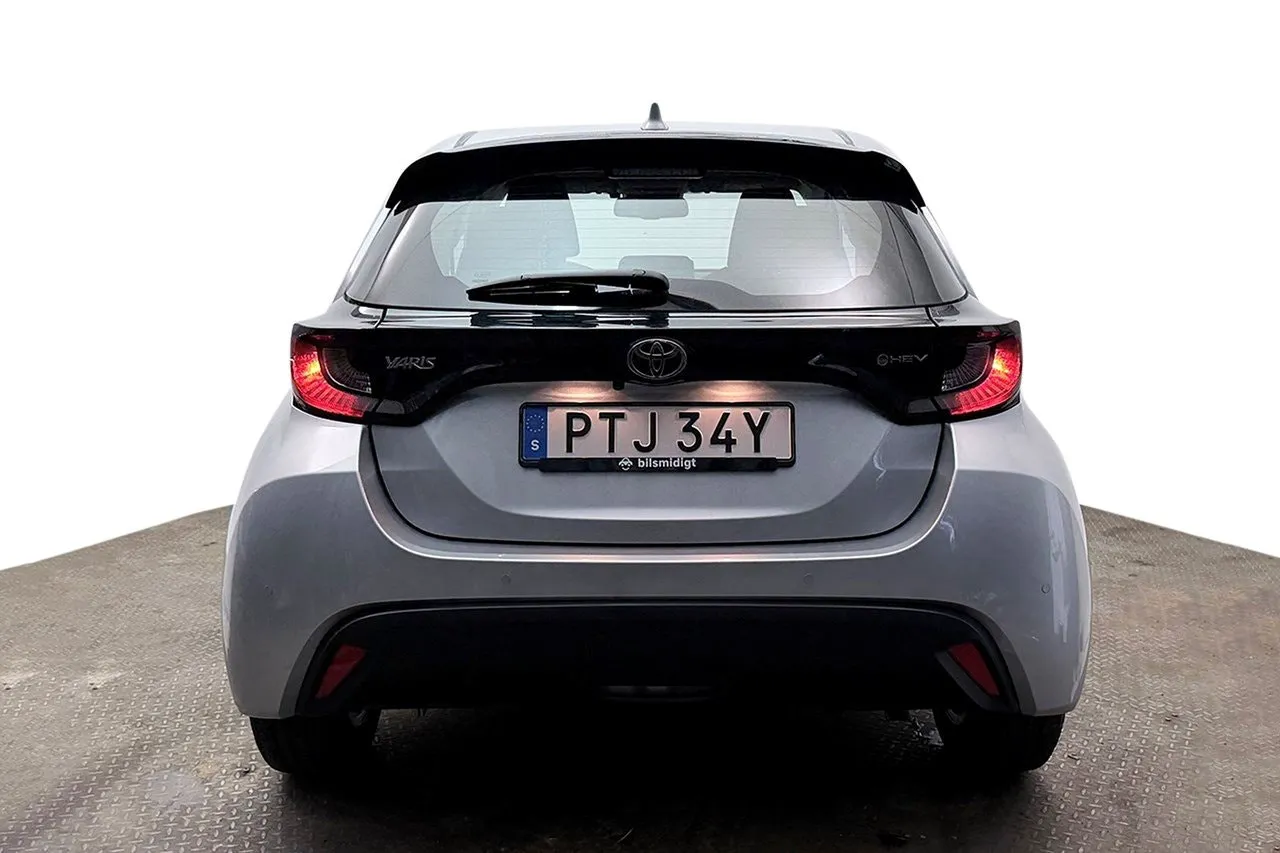 Vehicle image 5