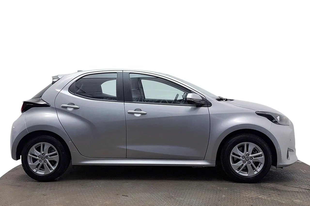 Vehicle image 3