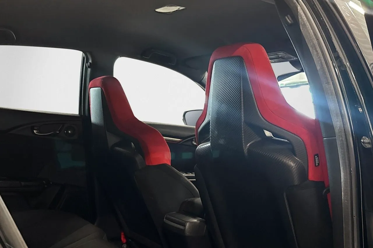Vehicle image 18