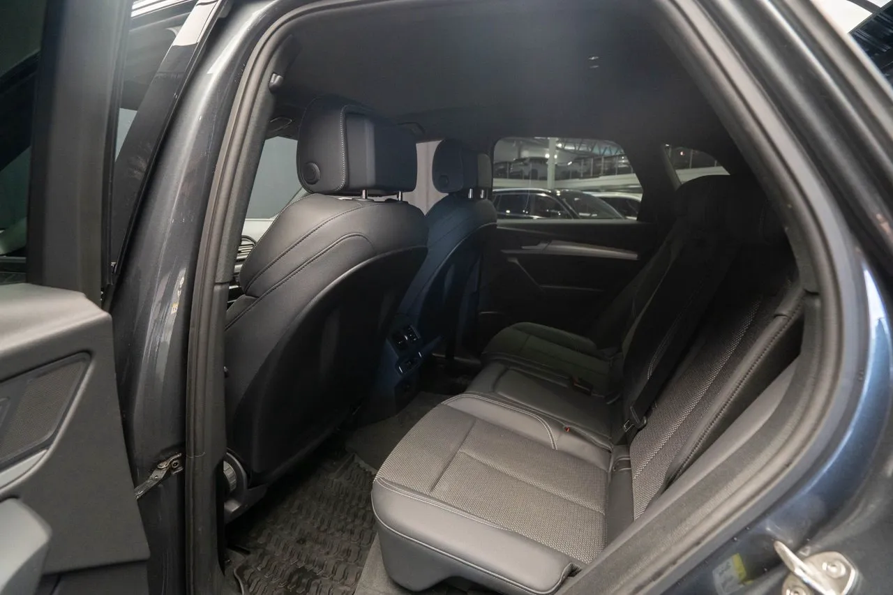 Vehicle image 18