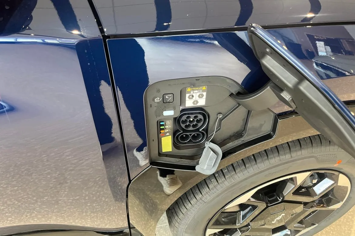 Vehicle image 15