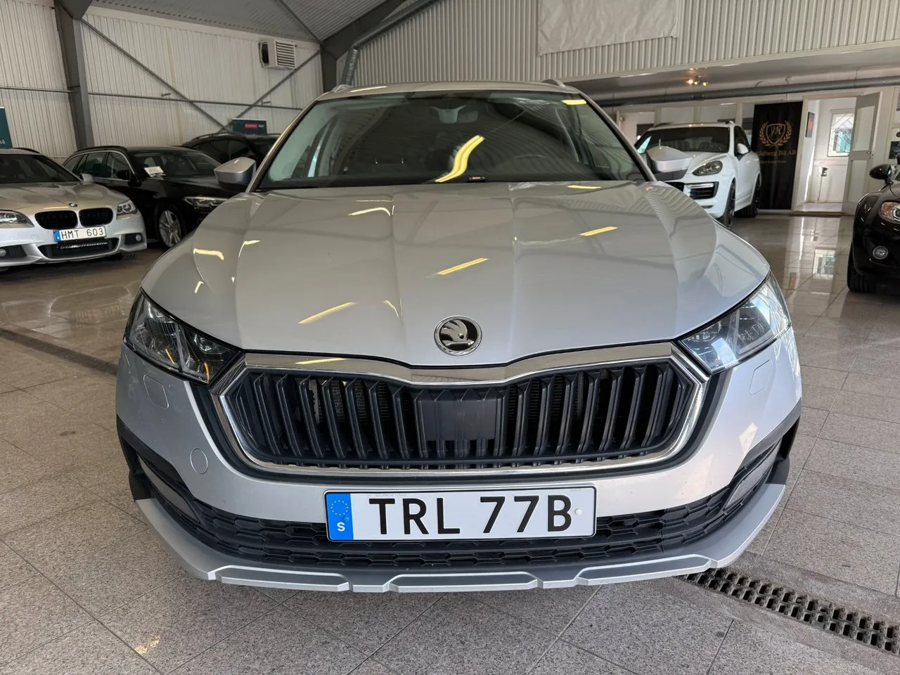 Vehicle image 7