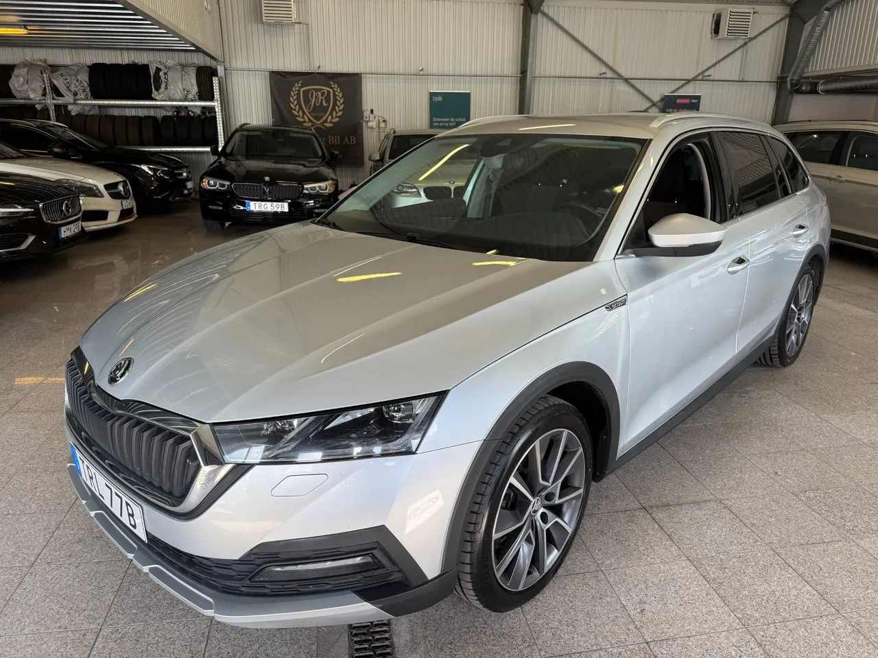 Vehicle image 6
