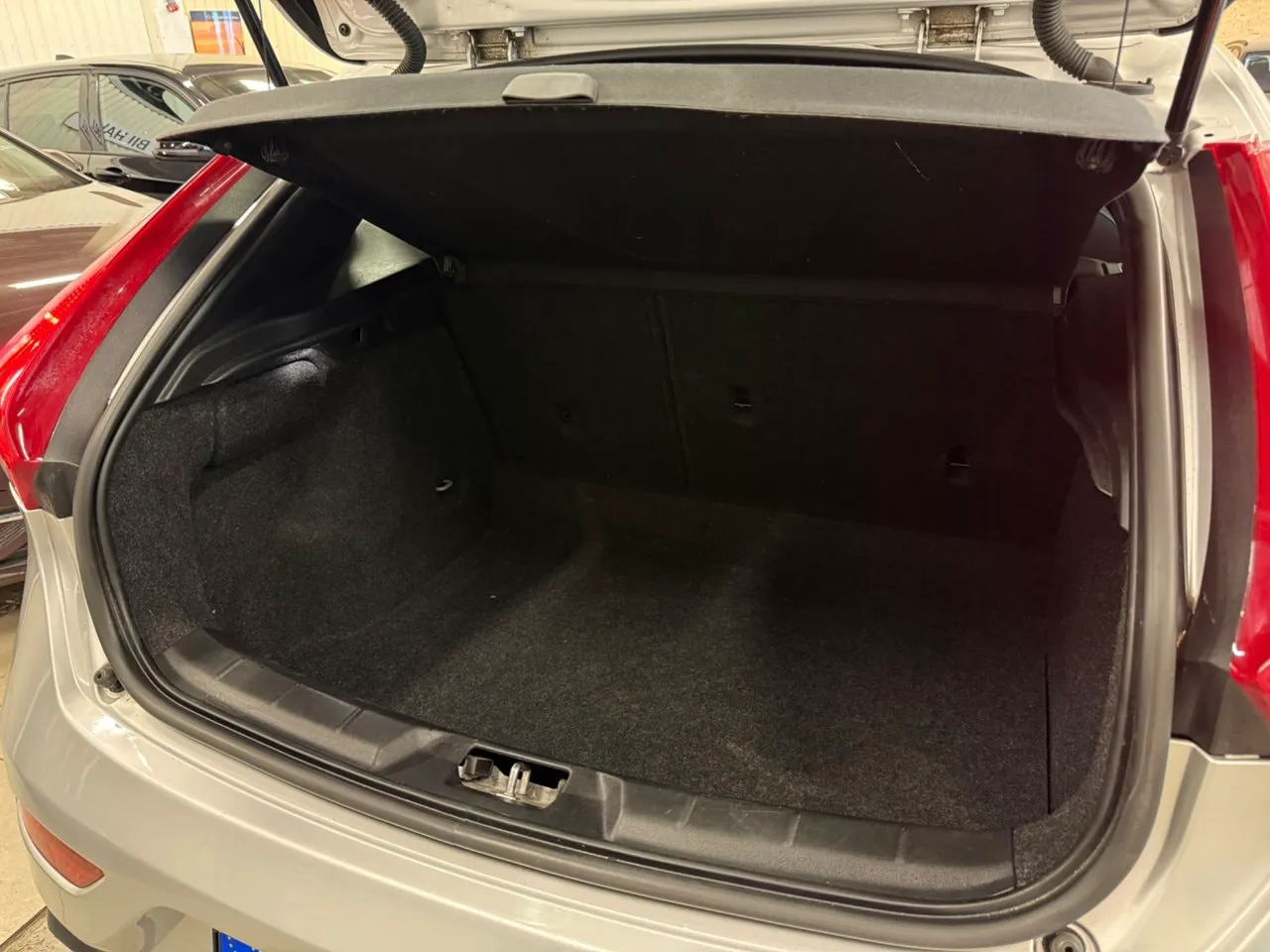 Vehicle image 16