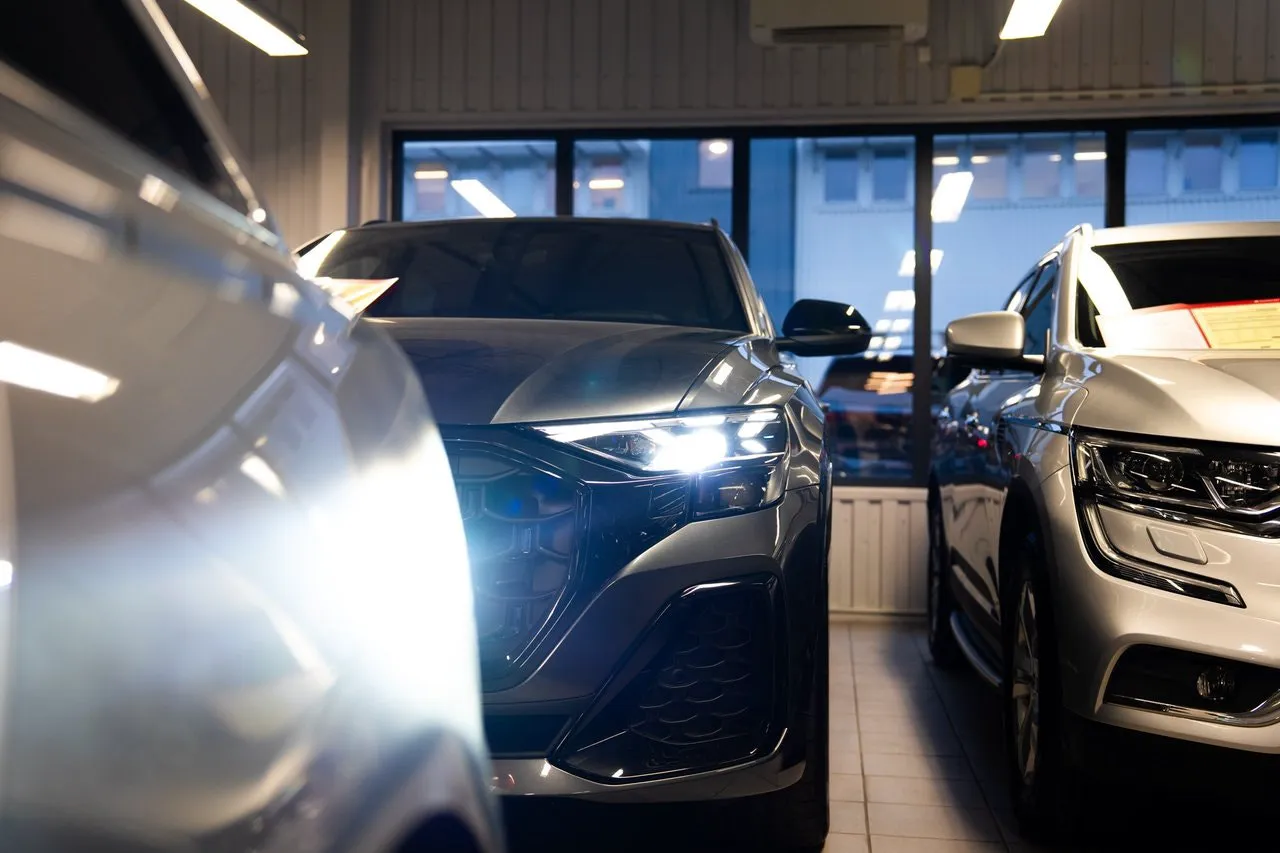 Vehicle image 9