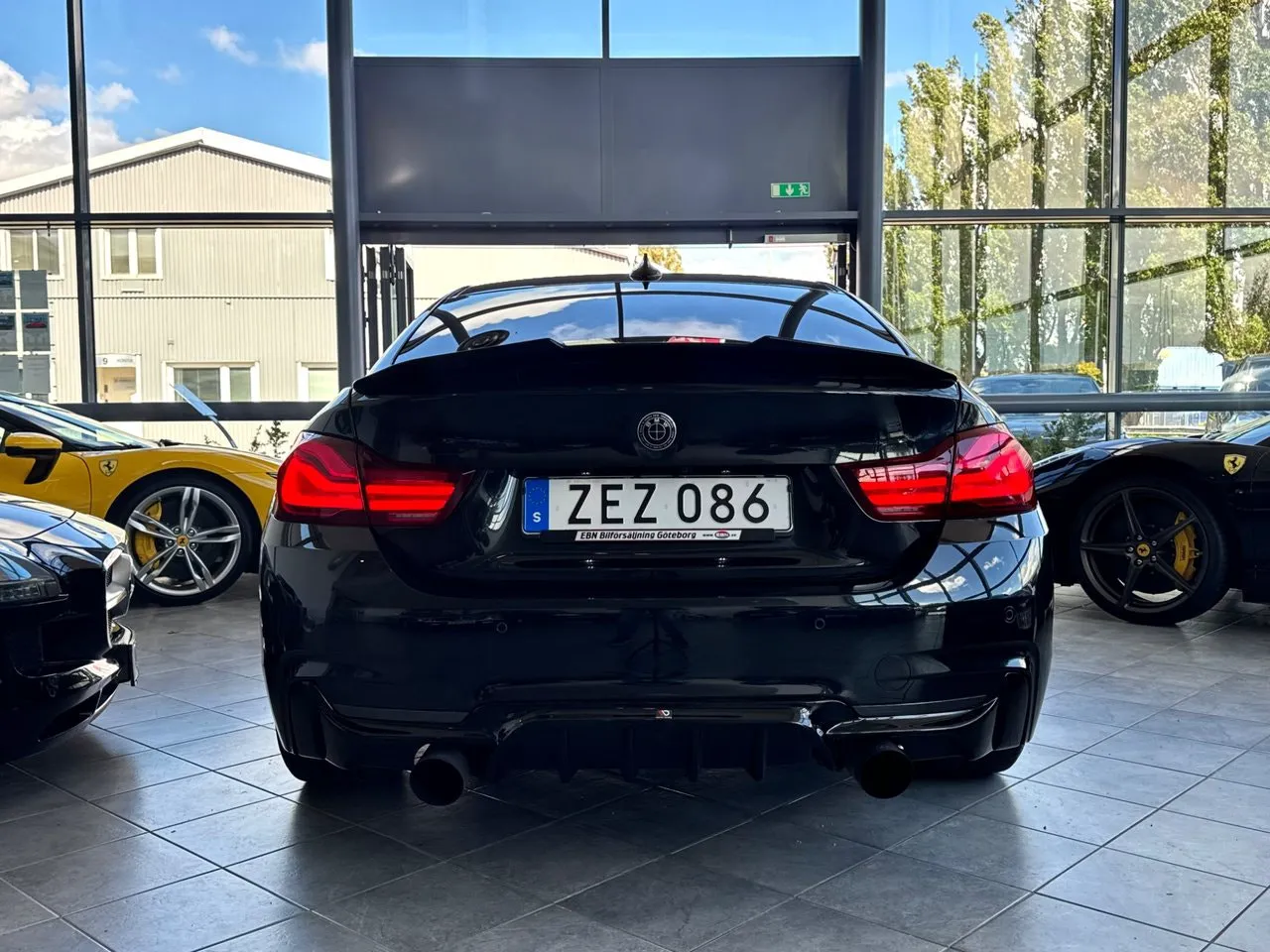 Vehicle image 16