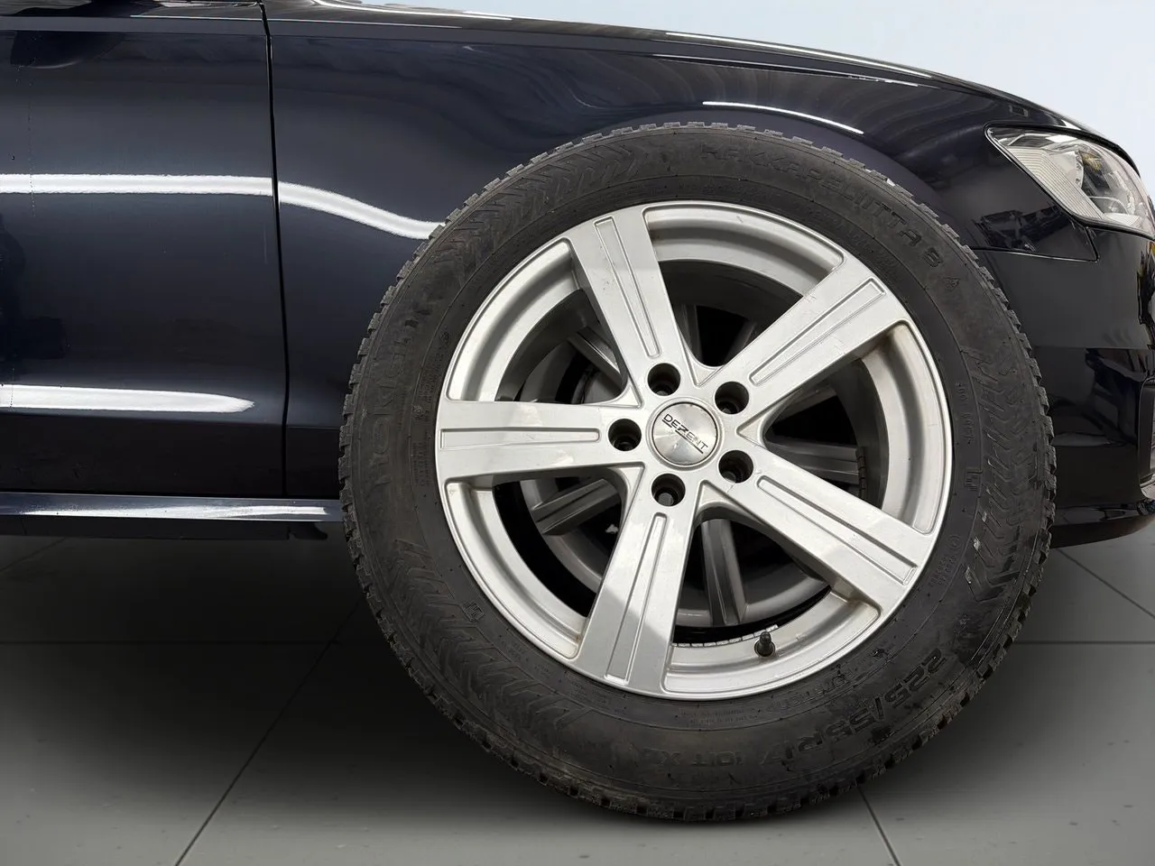 Vehicle image 13