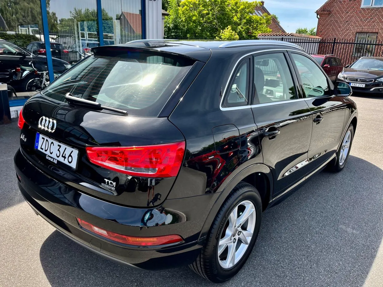 Vehicle image 4