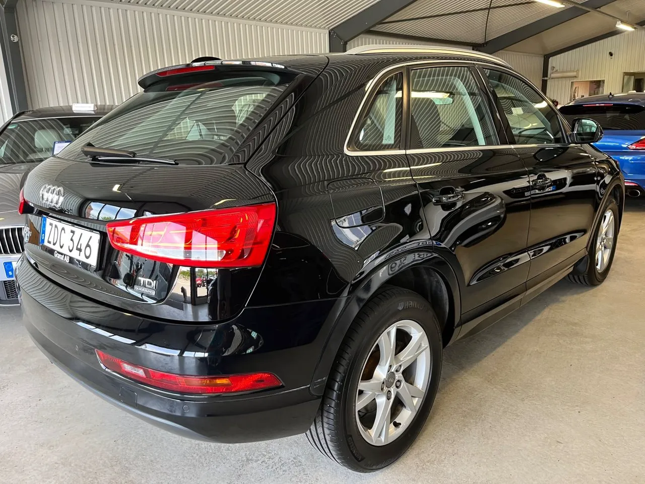 Vehicle image 6