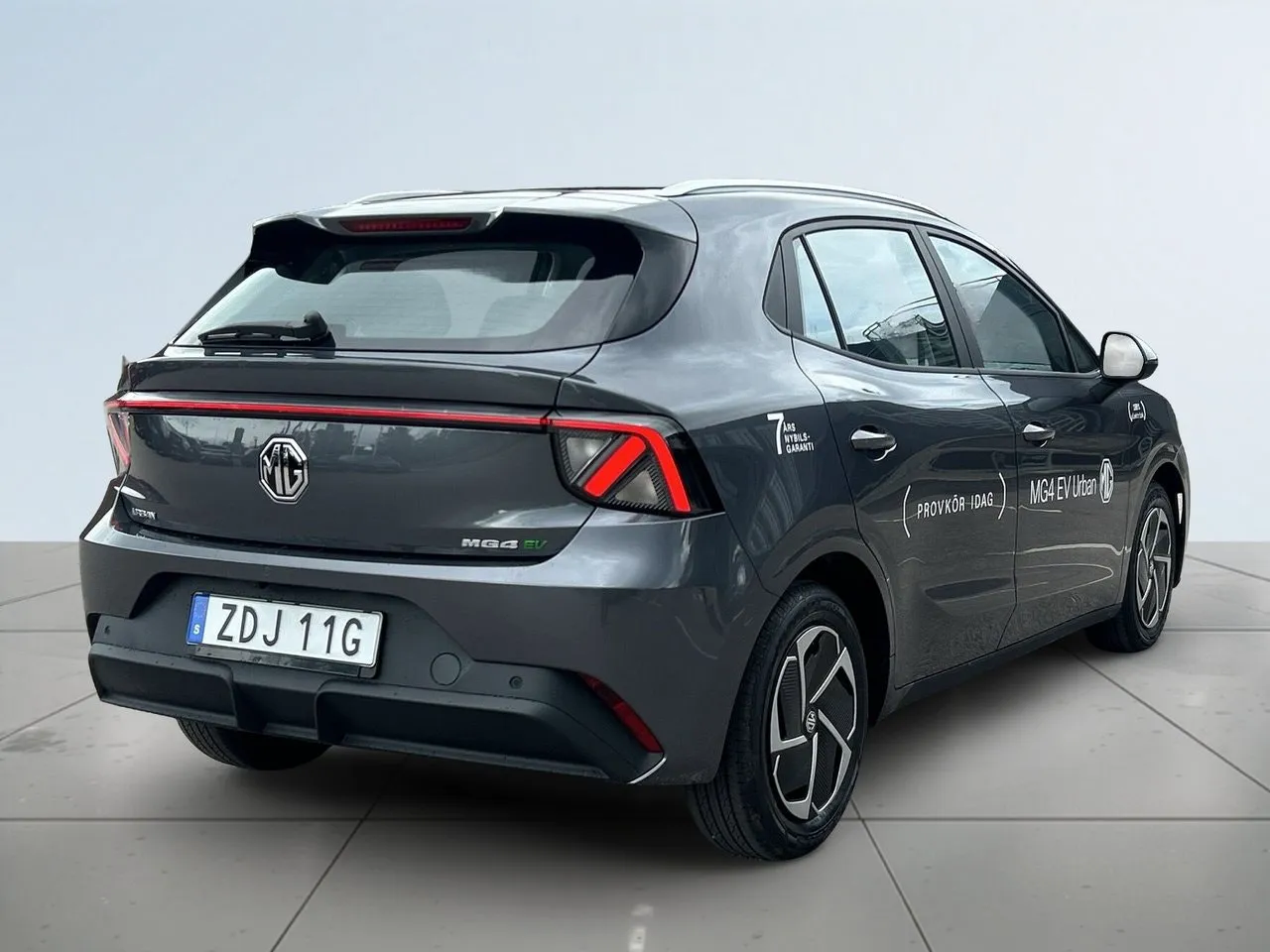 Vehicle image 5