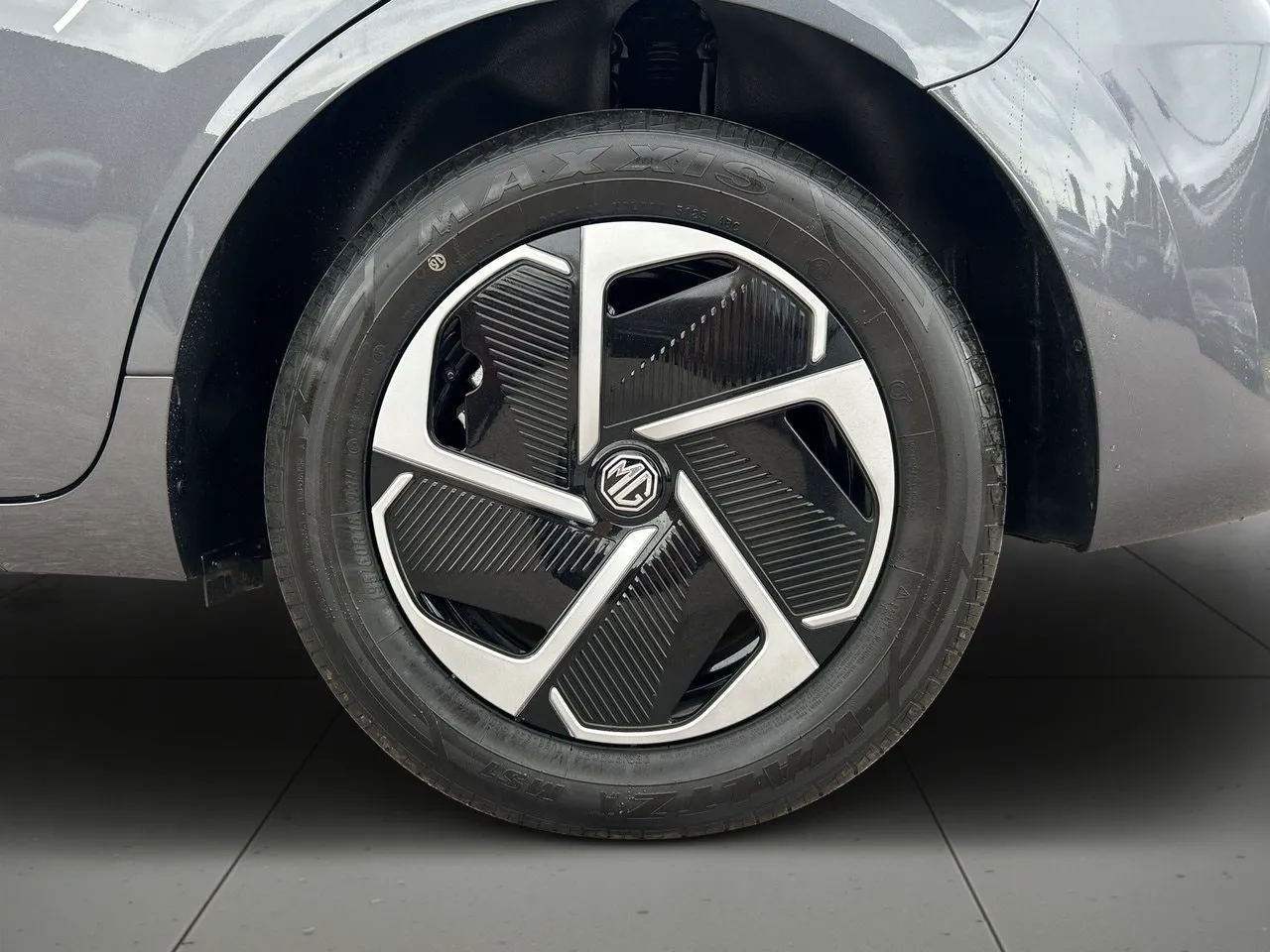 Vehicle image 13