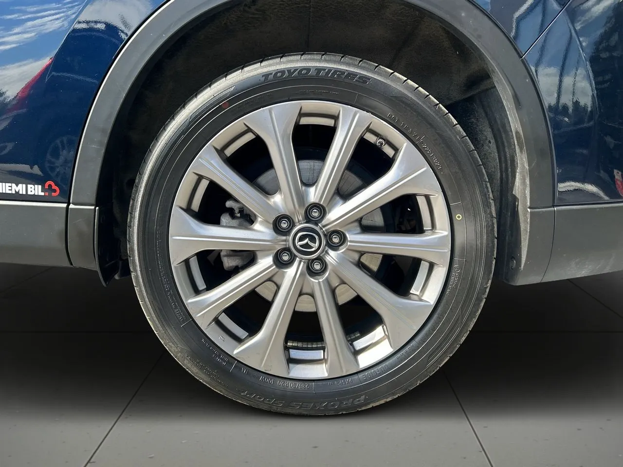 Vehicle image 13