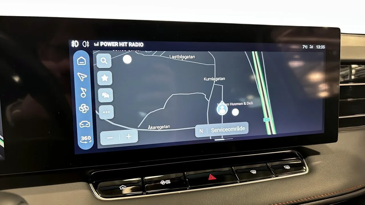 Vehicle image 16