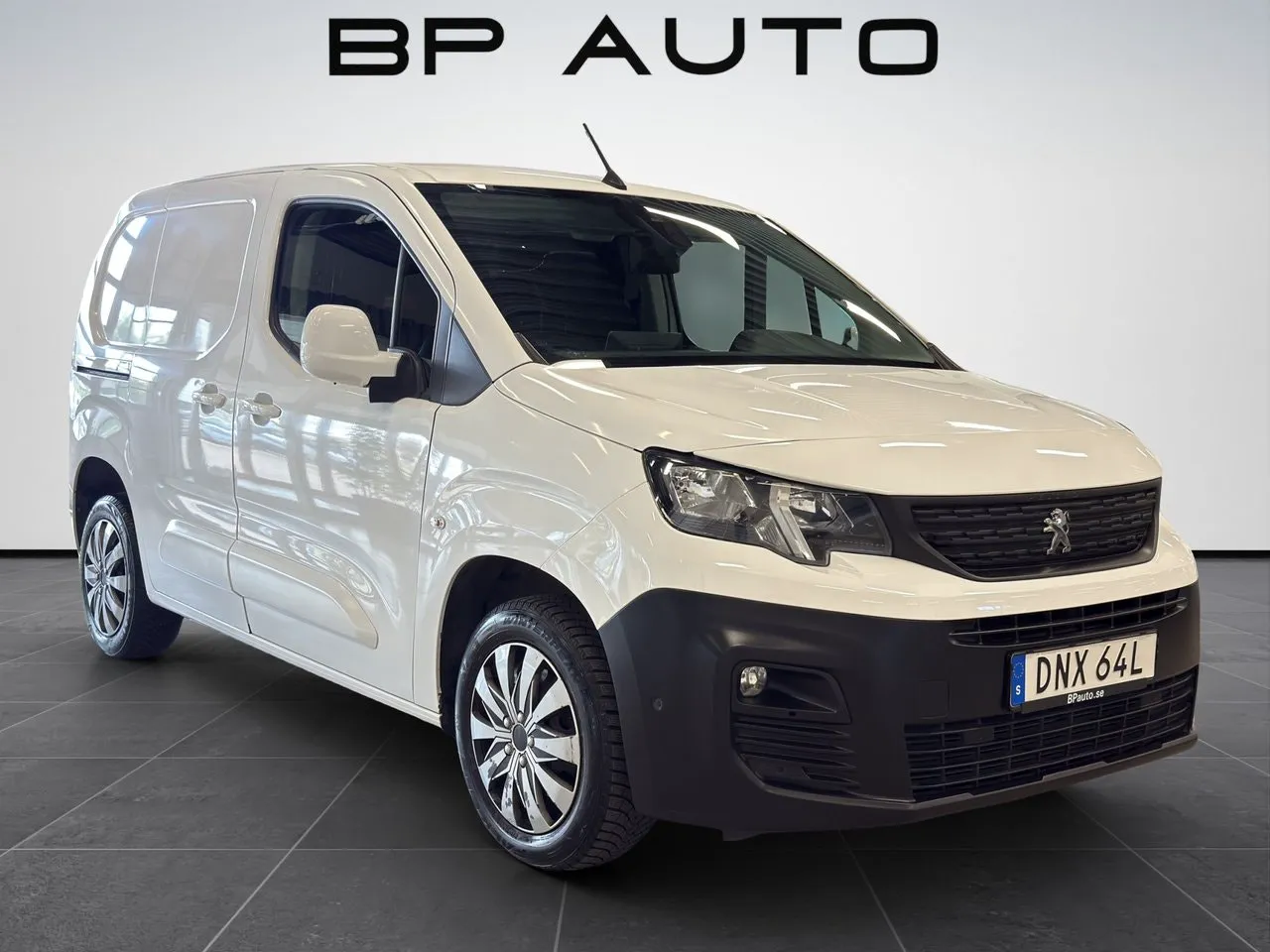 Vehicle image 7