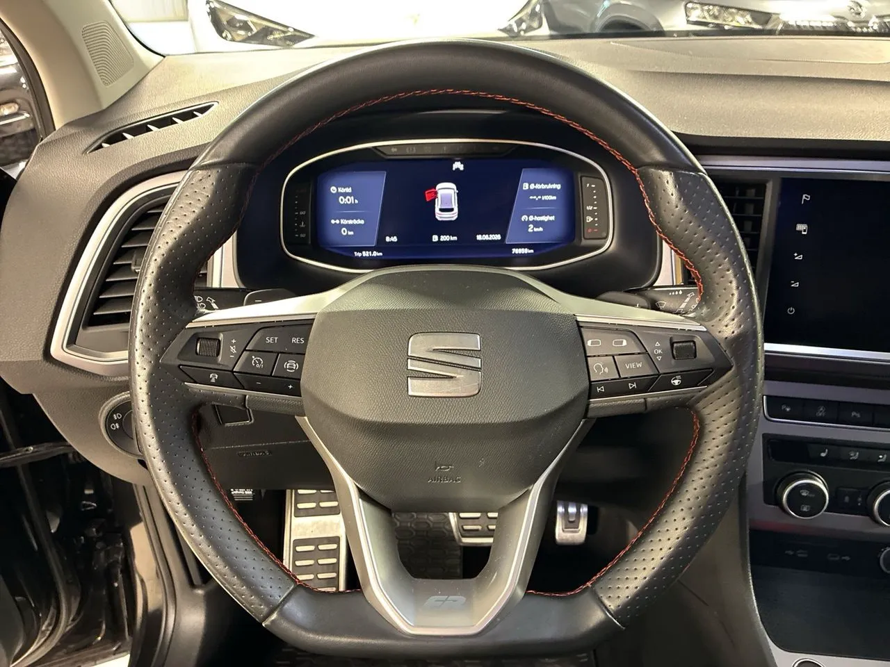 Vehicle image 16