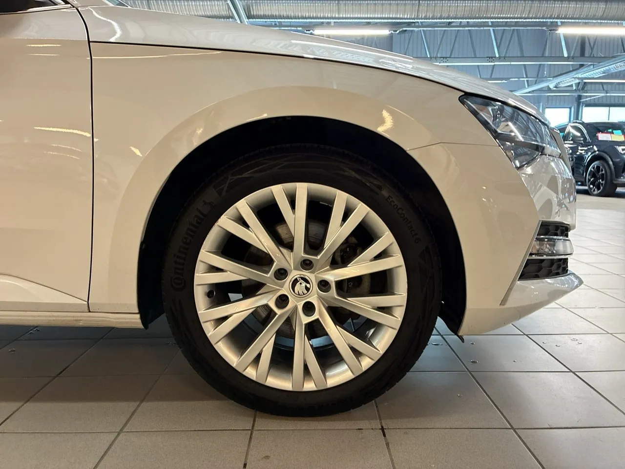 Vehicle image 25