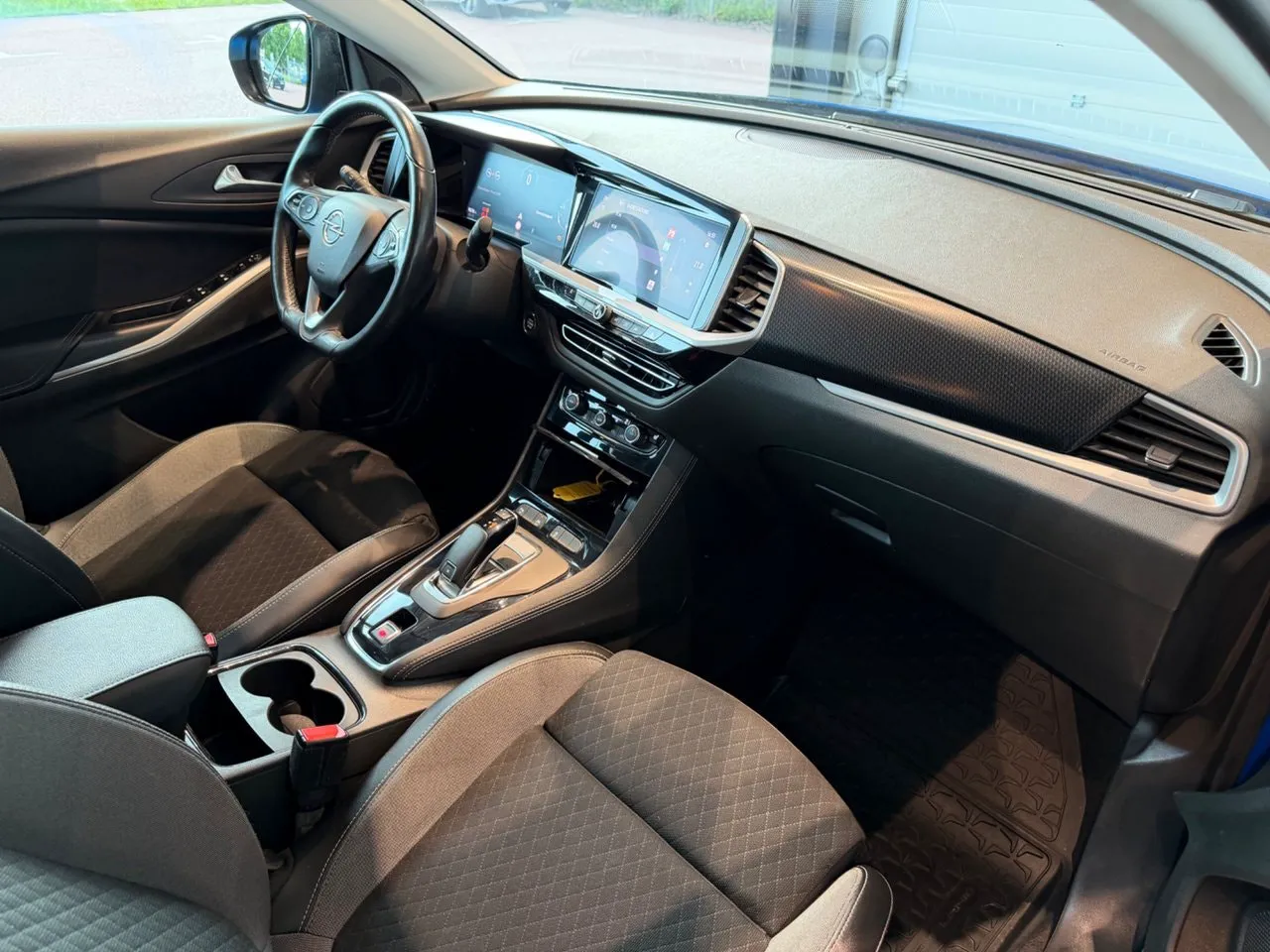 Vehicle image 7