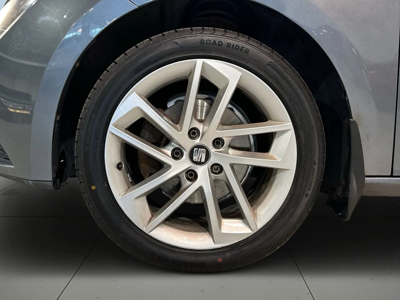 Vehicle image 13