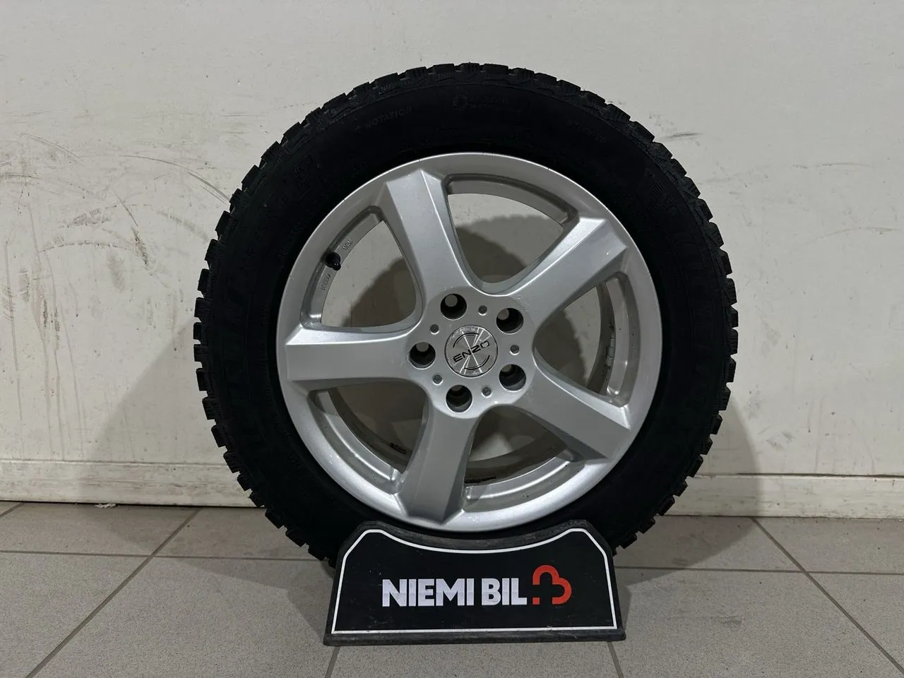 Vehicle image 16