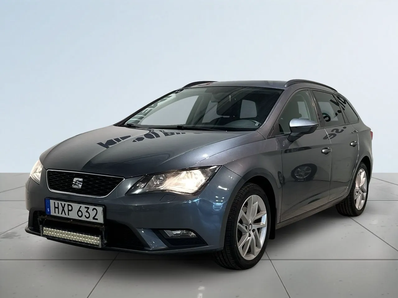 Vehicle image 15