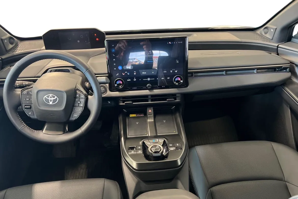 Vehicle image 8