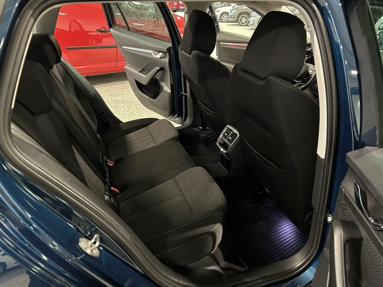 Vehicle image 17
