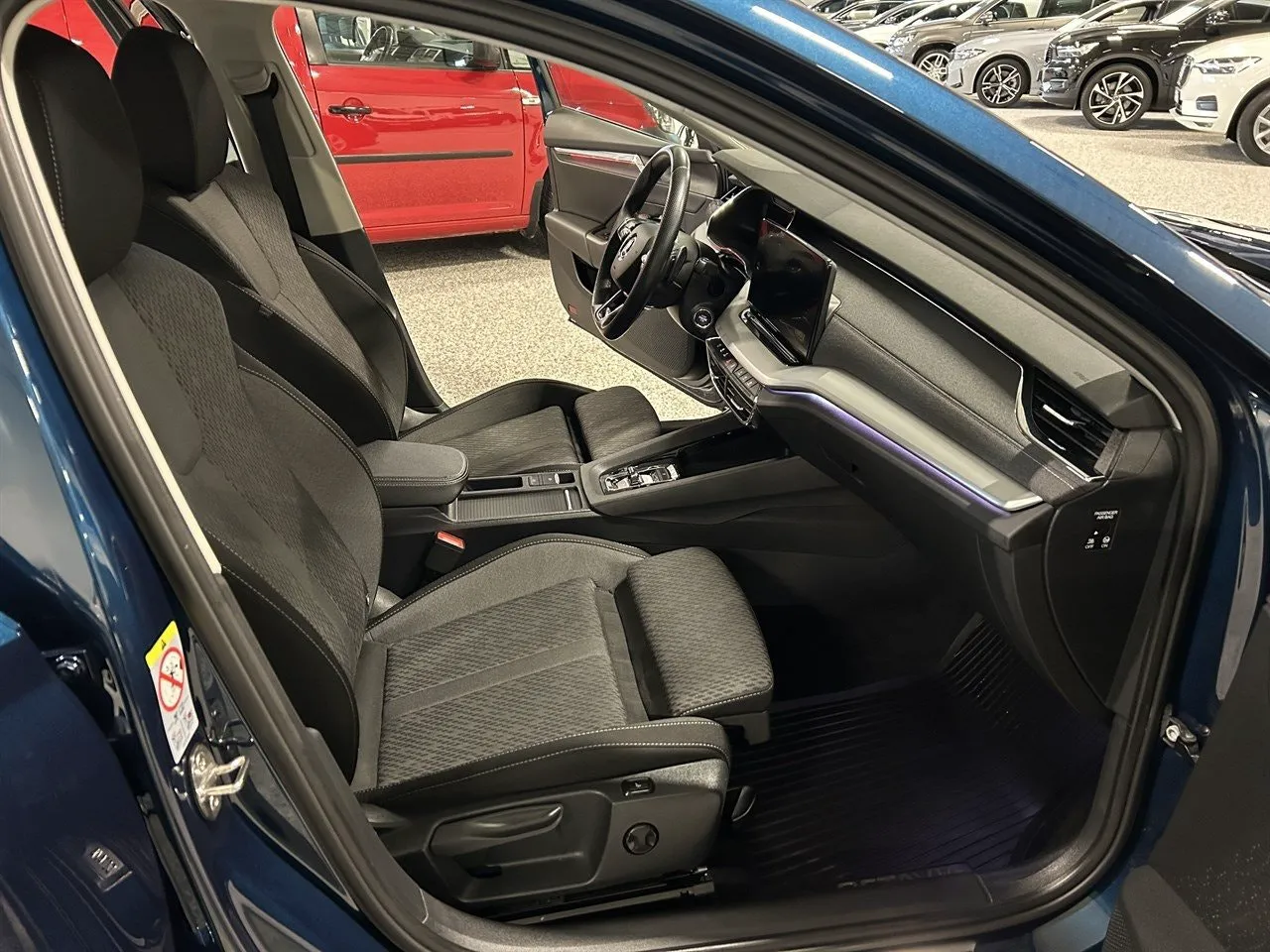 Vehicle image 18