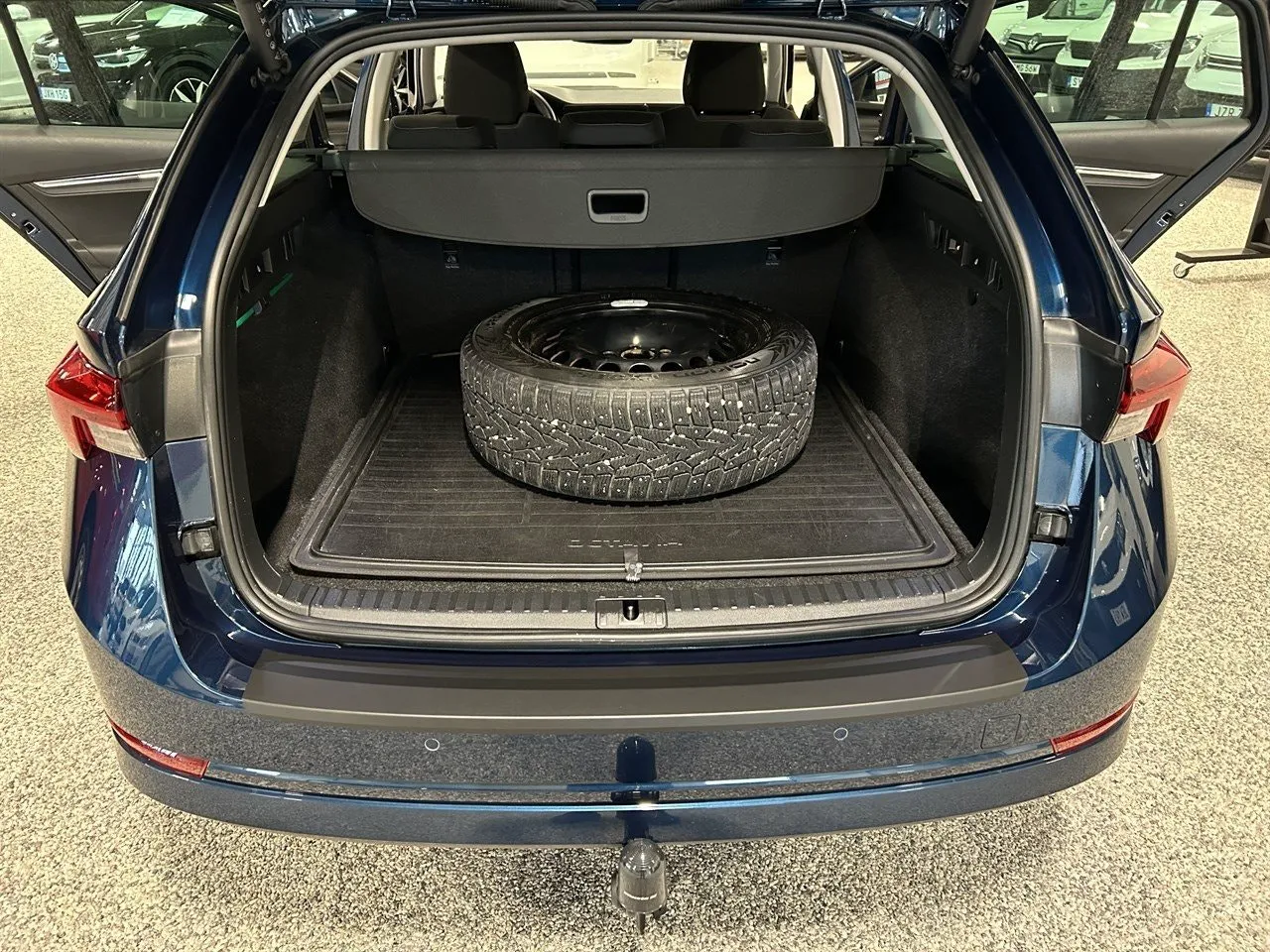 Vehicle image 14