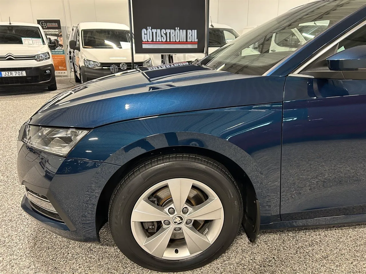 Vehicle image 8