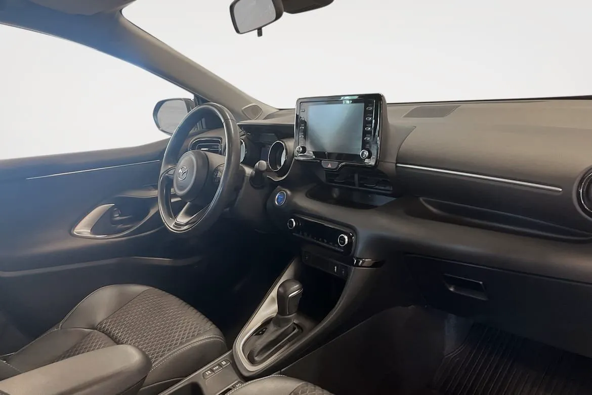 Vehicle image 8
