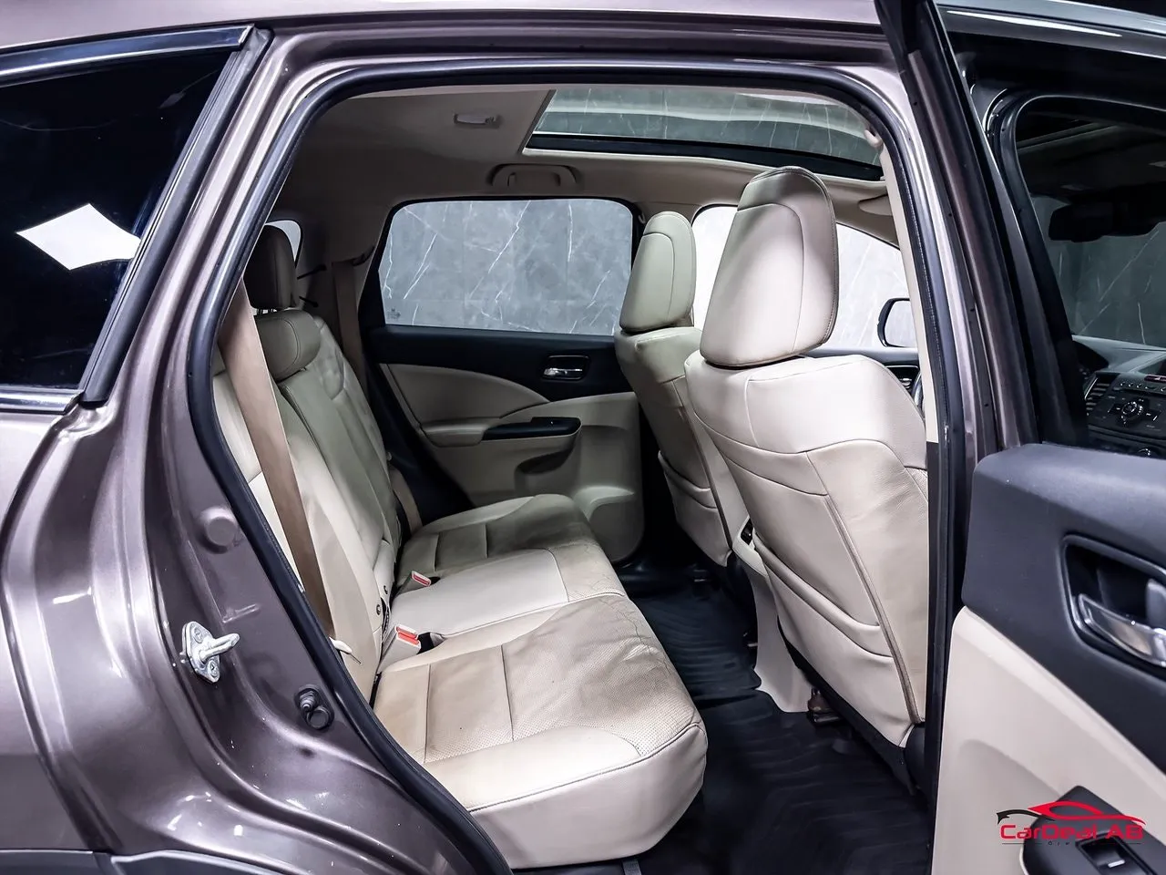 Vehicle image 15