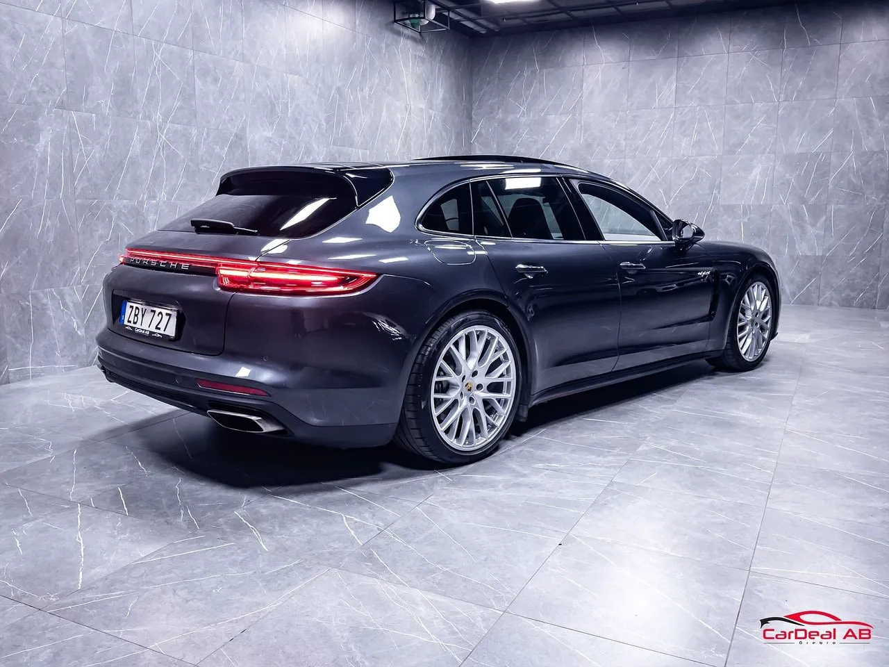 Vehicle image 6
