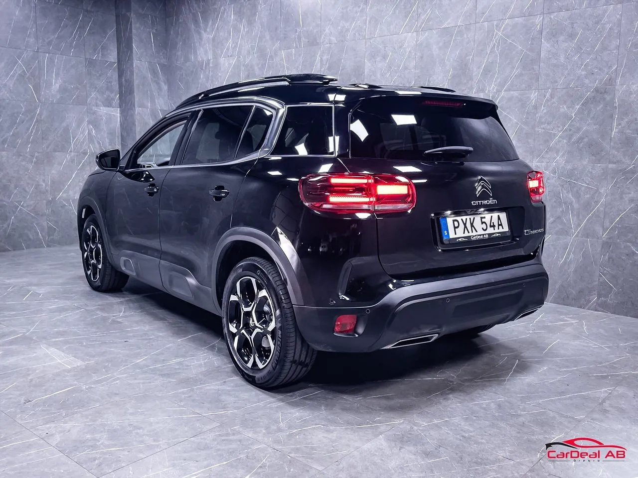 Vehicle image 4