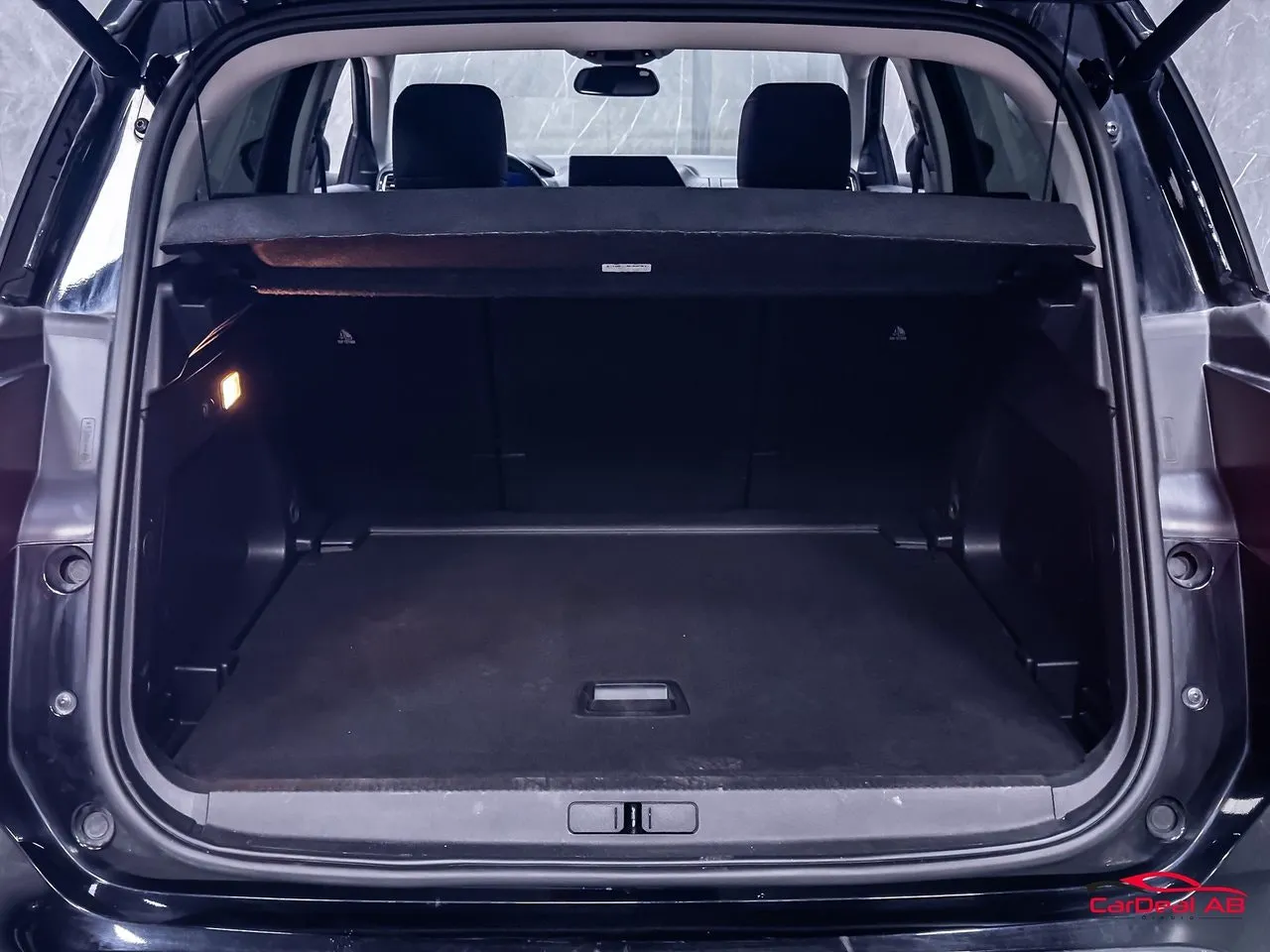 Vehicle image 16