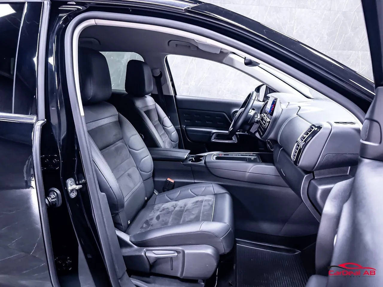 Vehicle image 14