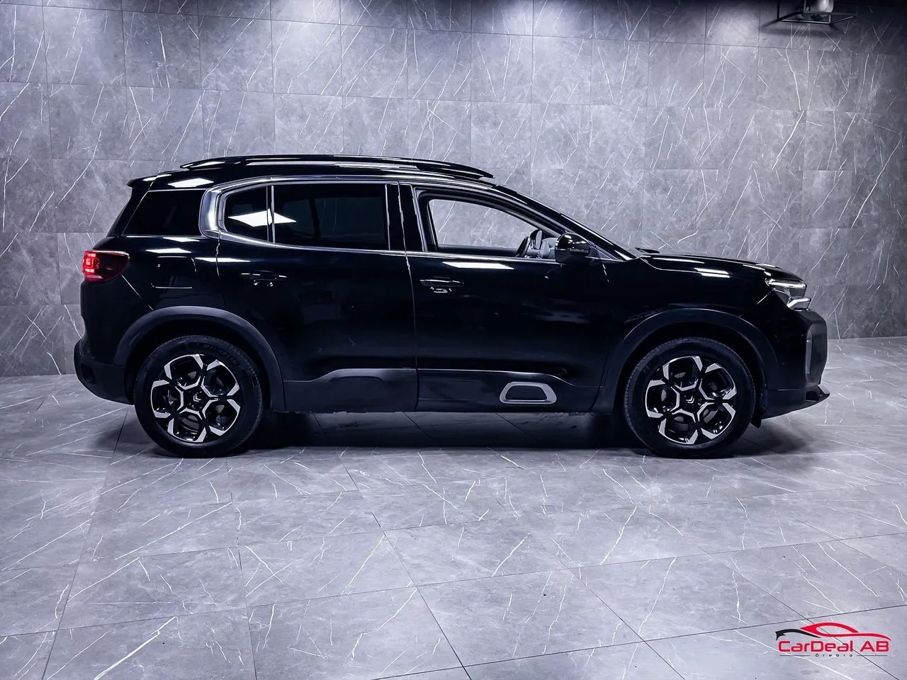 Vehicle image 7