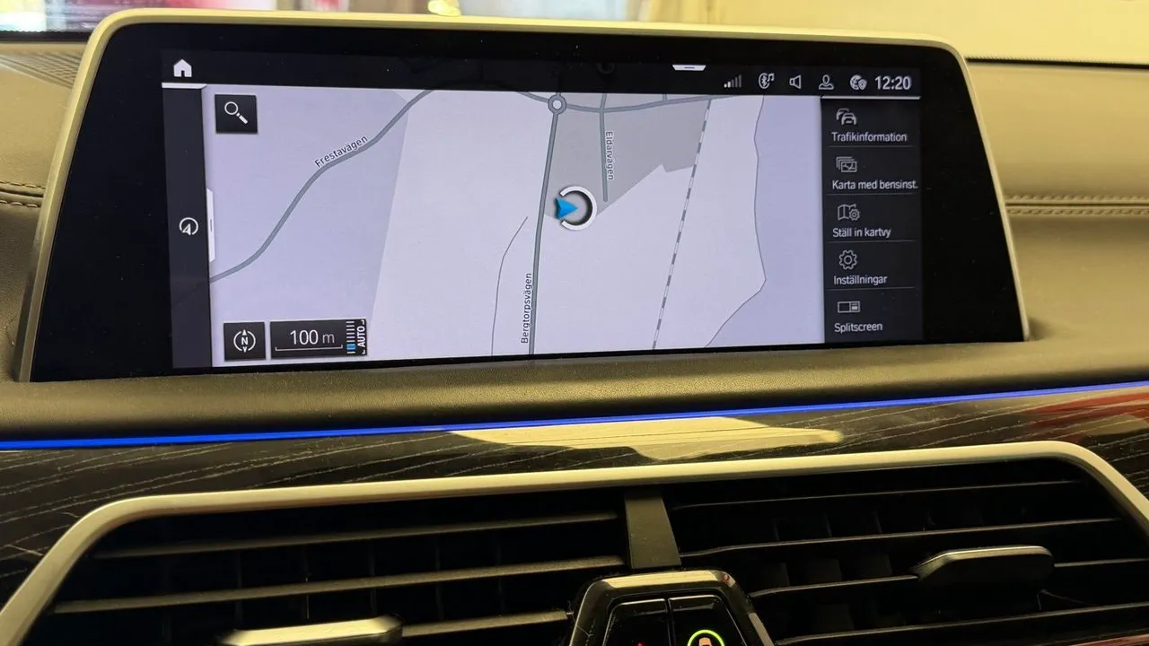 Vehicle image 18