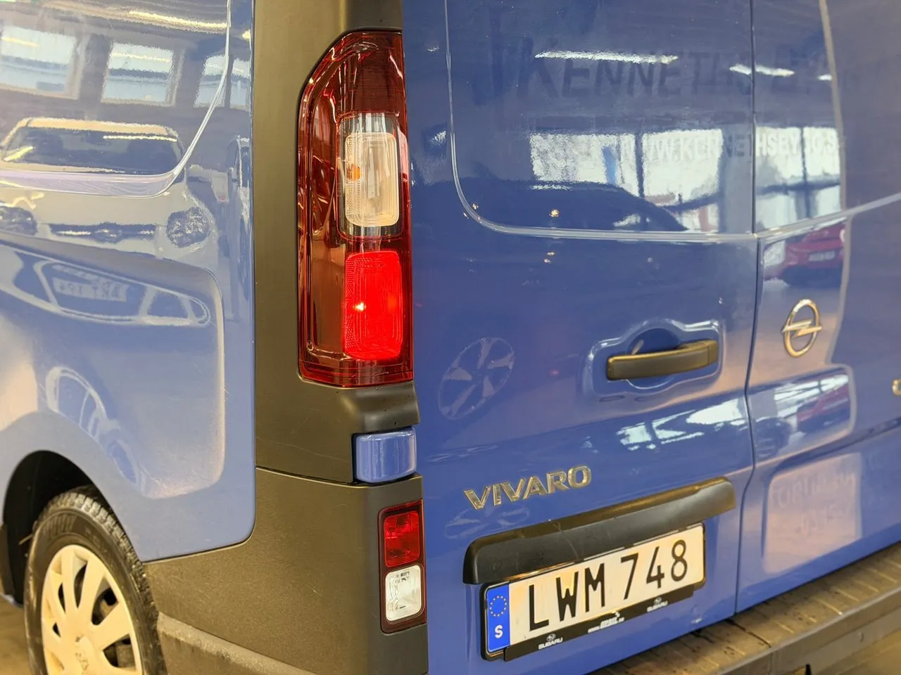 Vehicle image 21