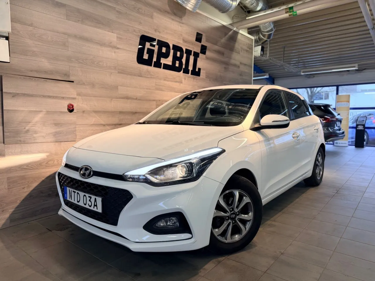 Vehicle image 3