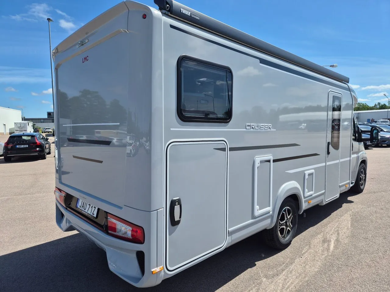 Vehicle image 4
