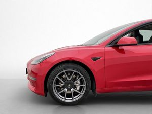 Tesla Model 3 bild 27