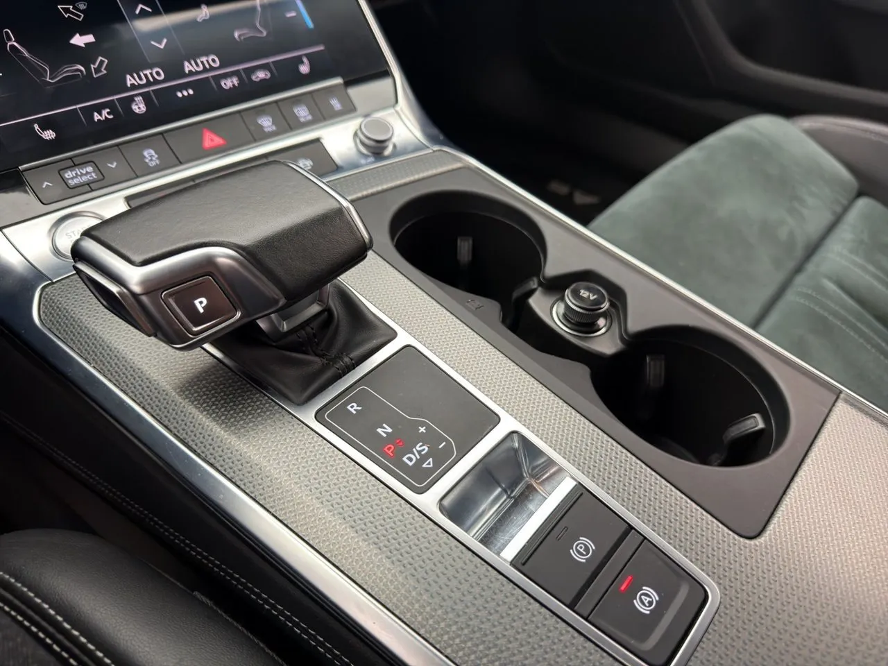 Vehicle image 24