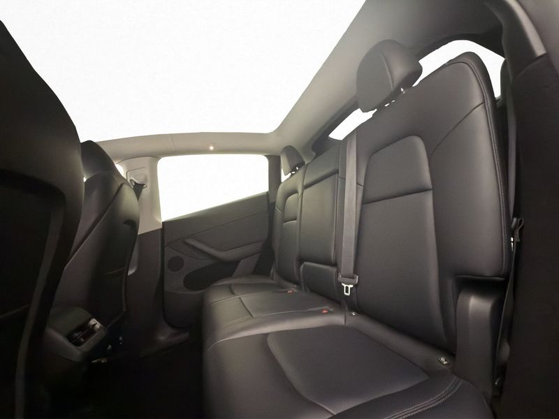 Tesla Model Y bild 25
