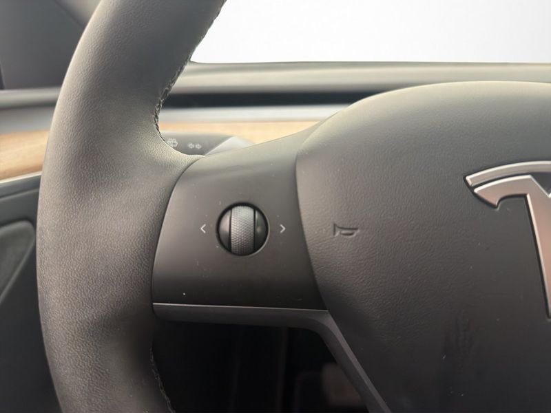 Tesla Model Y bild 22
