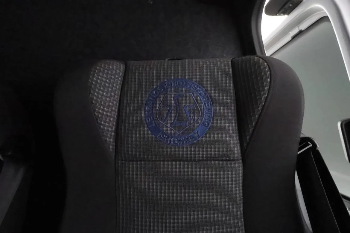 Vehicle image 17