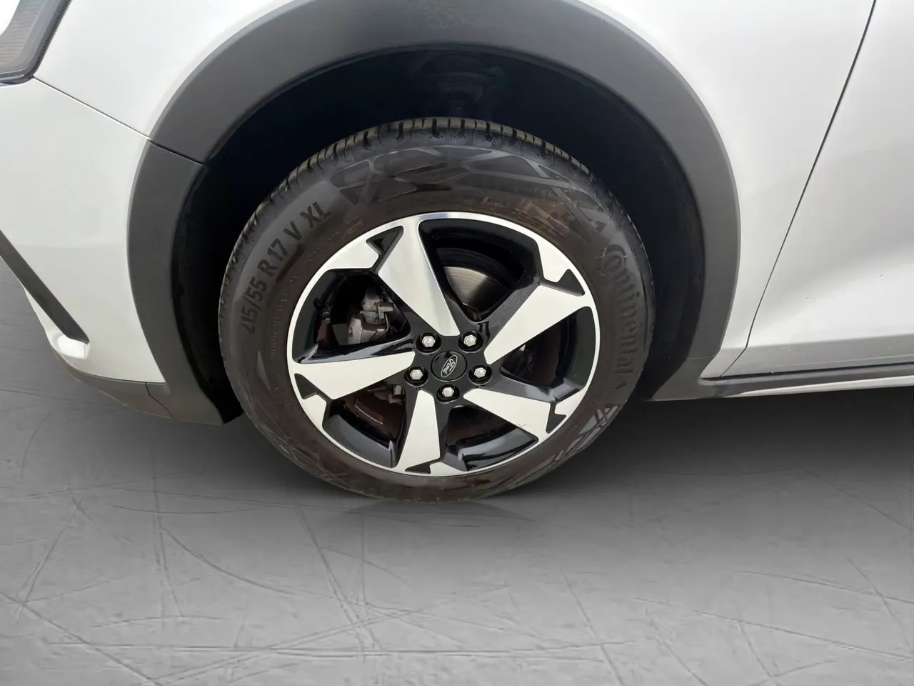Vehicle image 25