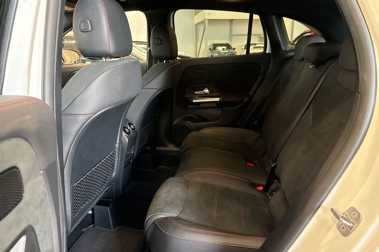 Vehicle image 21