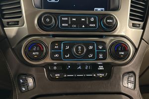 Chevrolet Suburban bild 18